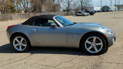 2006 Pontiac Solstice 2dr Convertible in Columbus, MI - Mark Wahlberg Automotive Group