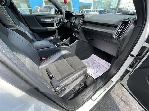 2019 Volvo XC40 R-Design in Columbus, MI - Mark Wahlberg Automotive Group