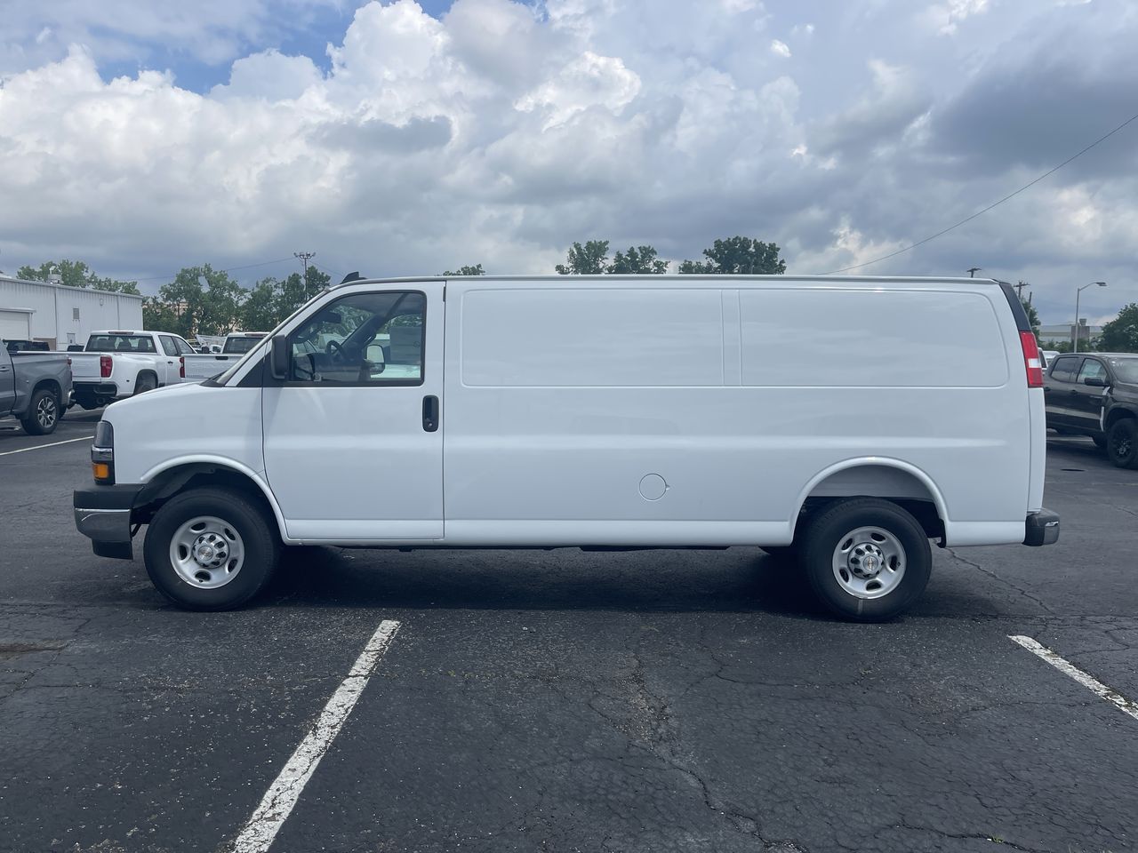 2025 Chevrolet Express Cargo 3500 WT