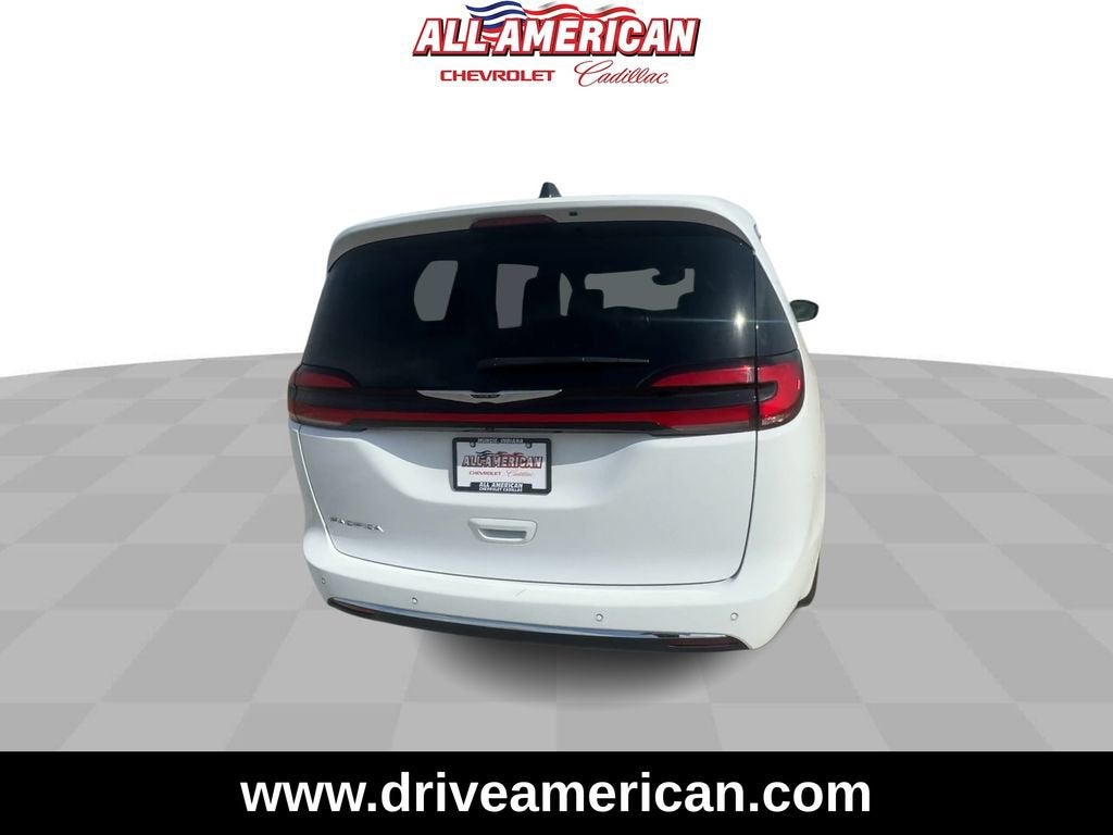2025 Chrysler Pacifica Select