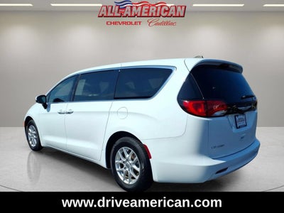 2023 Chrysler Voyager LX