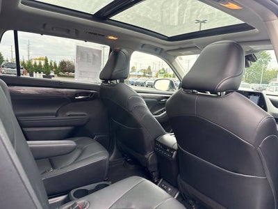 2021 Toyota Highlander Hybrid Platinum