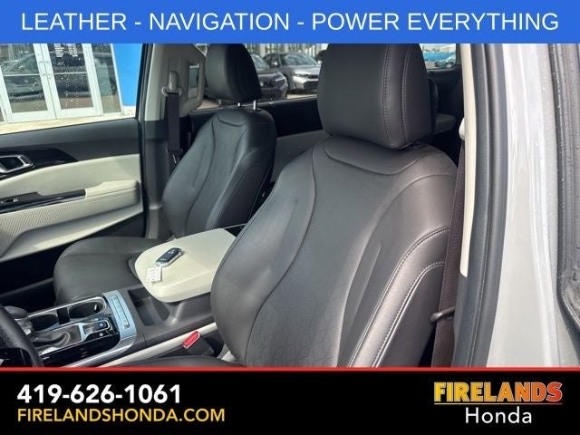 2024 Kia Carnival EX