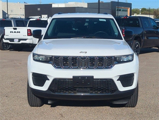 2023 Jeep Grand Cherokee Laredo 4x4