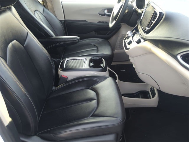 2024 Chrysler Pacifica Hybrid Select