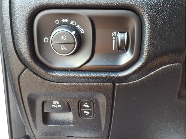 2021 RAM 1500 Big Horn Crew Cab 4x4 5'7" Box