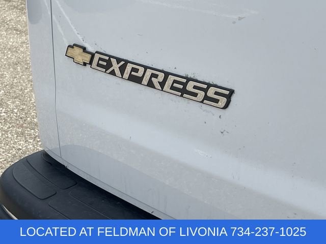 2025 Chevrolet Express Passenger 1LT