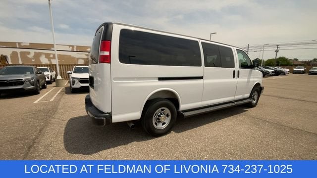 2025 Chevrolet Express Passenger 1LT