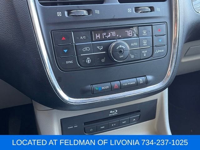 2015 Chrysler Town & Country Limited Platinum
