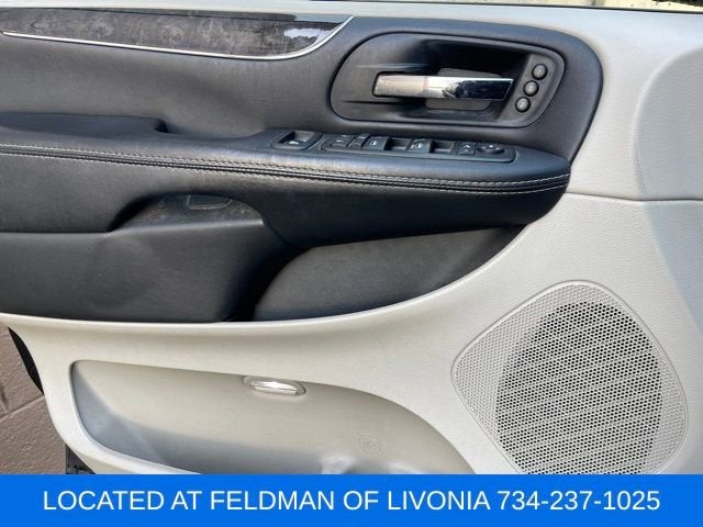2015 Chrysler Town & Country Limited Platinum