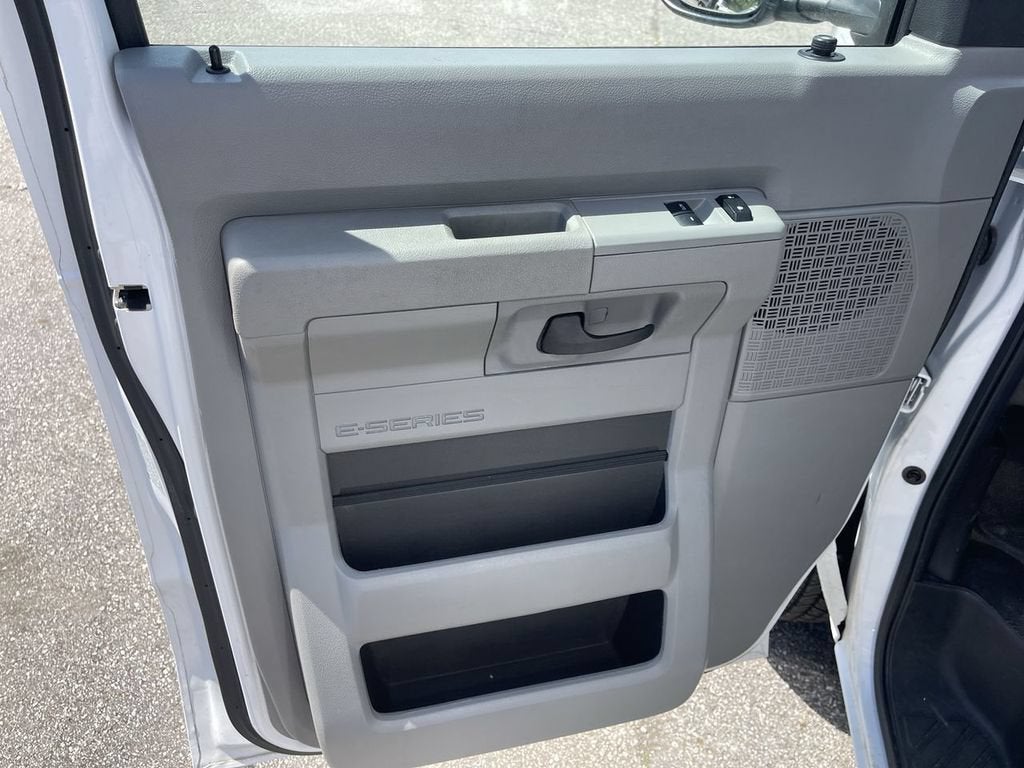 2024 Ford E-Series Cutaway E-350 SRW 138" WB