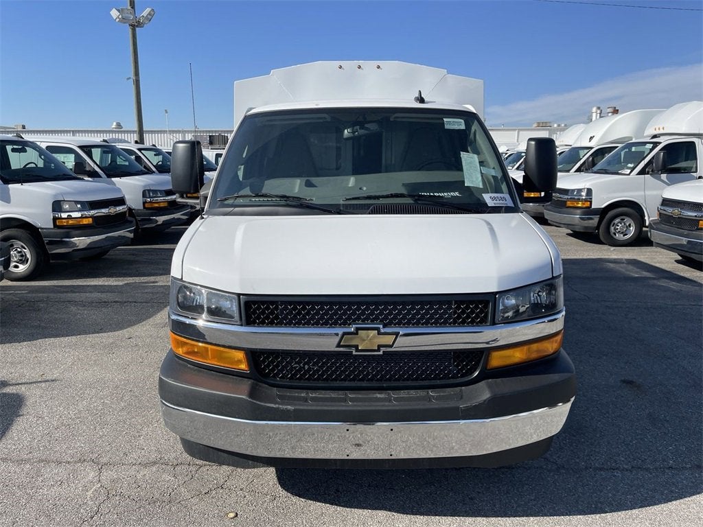 2025 Chevrolet Express Cutaway 3500 1WT