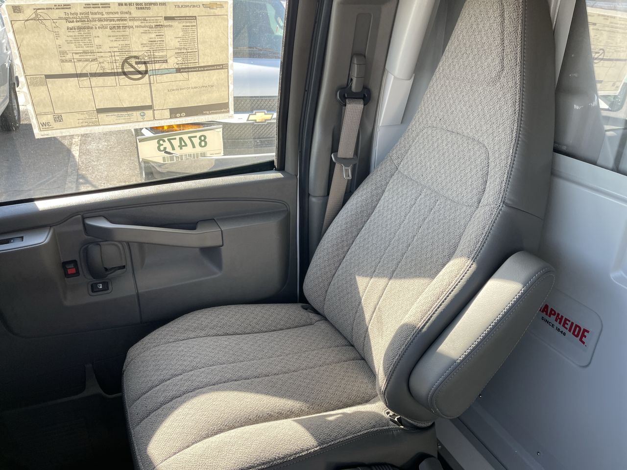 2025 Chevrolet Express Cutaway 3500 1WT