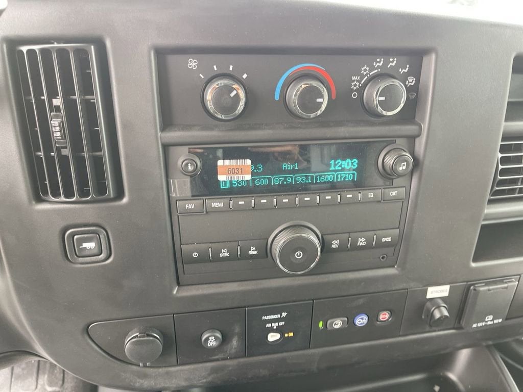 2025 Chevrolet Express Cutaway 3500 1WT