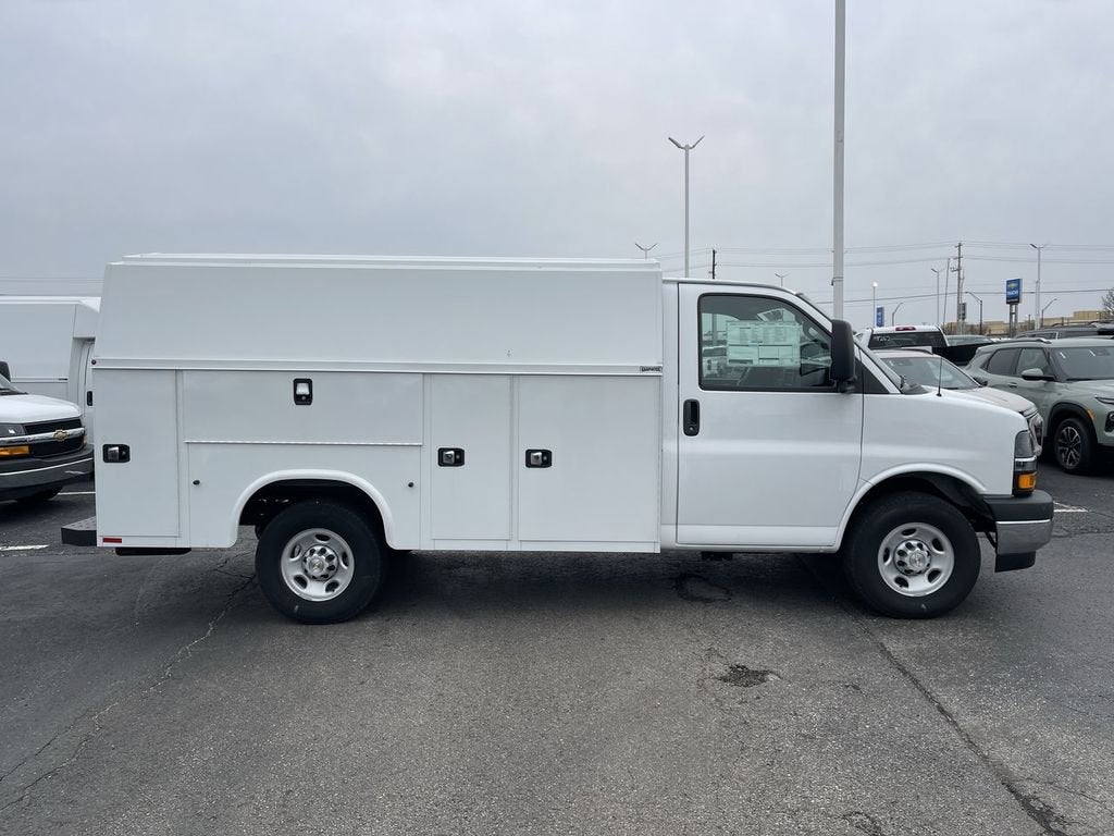 2025 Chevrolet Express Cutaway 3500 1WT