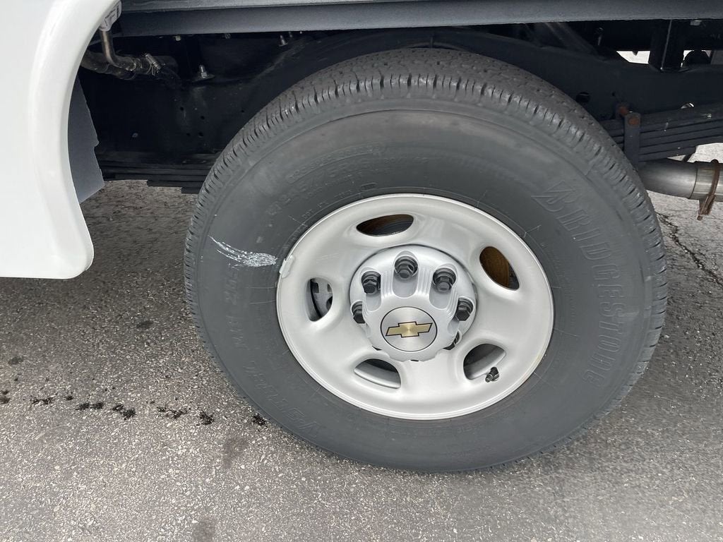 2025 Chevrolet Express Cutaway 3500 1WT