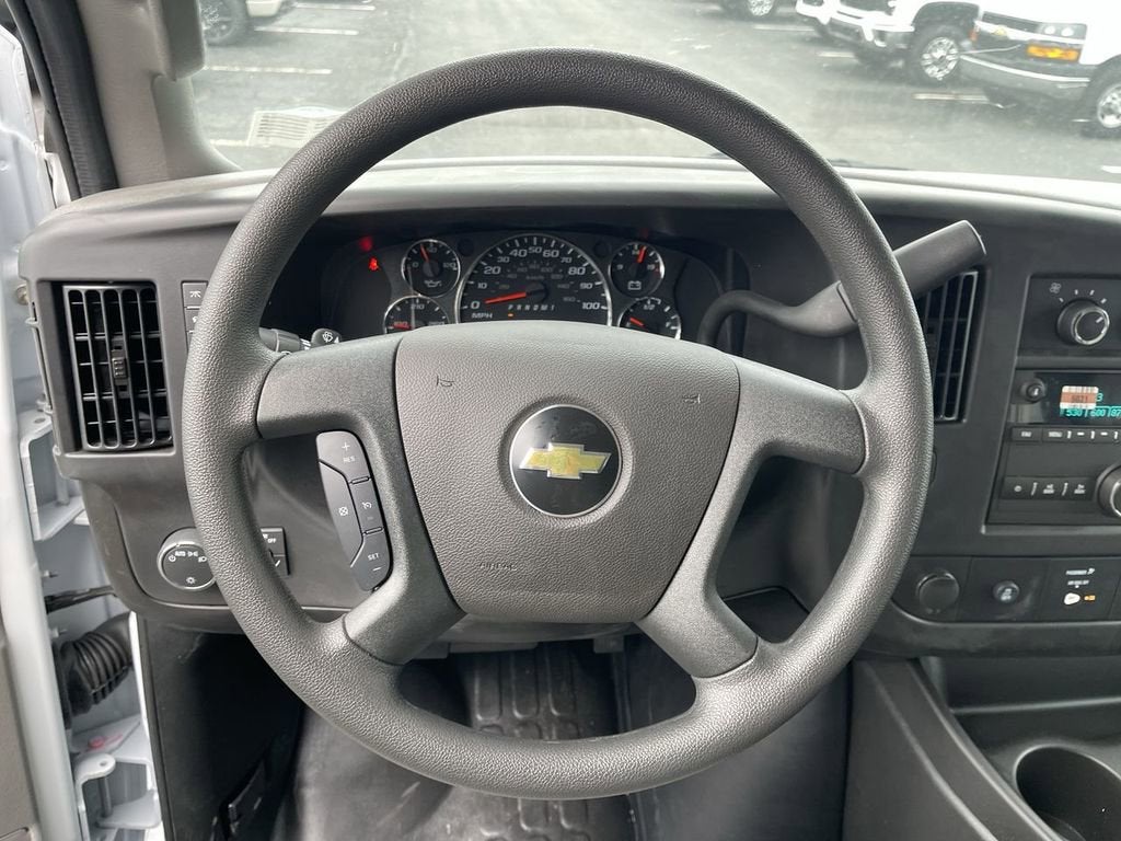 2025 Chevrolet Express Cutaway 3500 1WT