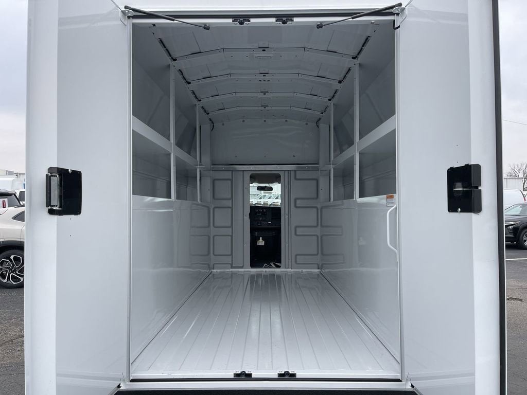 2025 Chevrolet Express Cutaway 3500 1WT