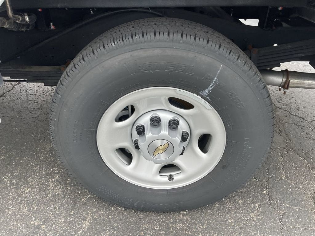 2025 Chevrolet Express Cutaway 3500 1WT