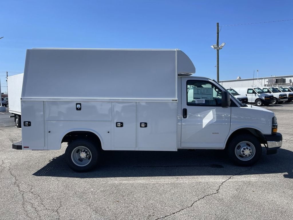 2025 Chevrolet Express Cutaway 3500 1WT