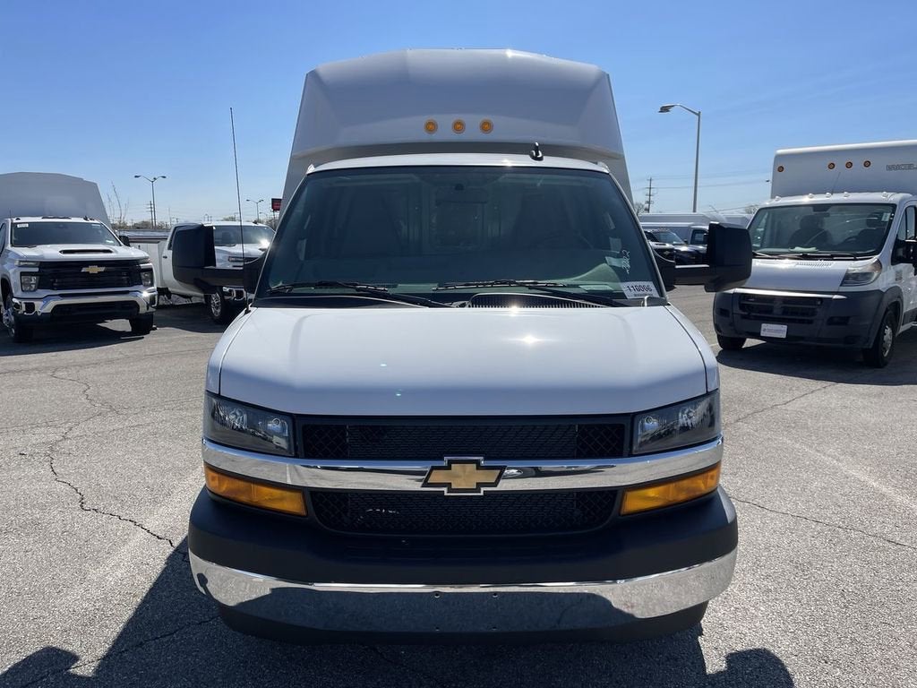 2025 Chevrolet Express Cutaway 3500 1WT