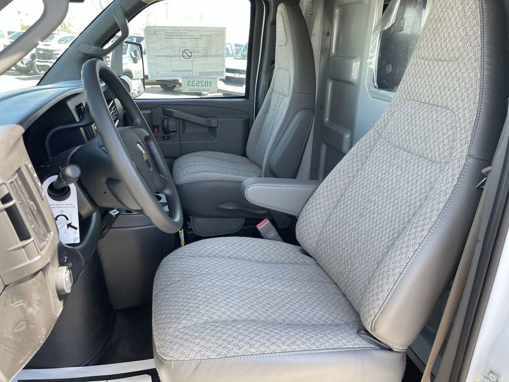 2025 Chevrolet Express Cutaway 3500 1WT