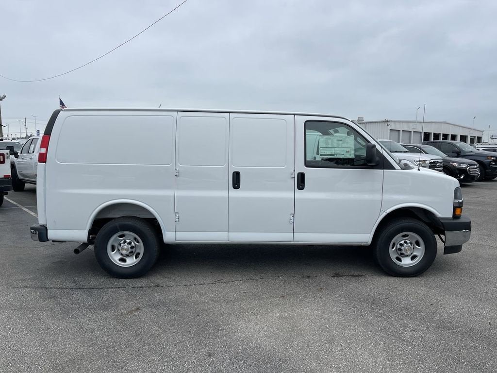 2025 Chevrolet Express Cargo WT