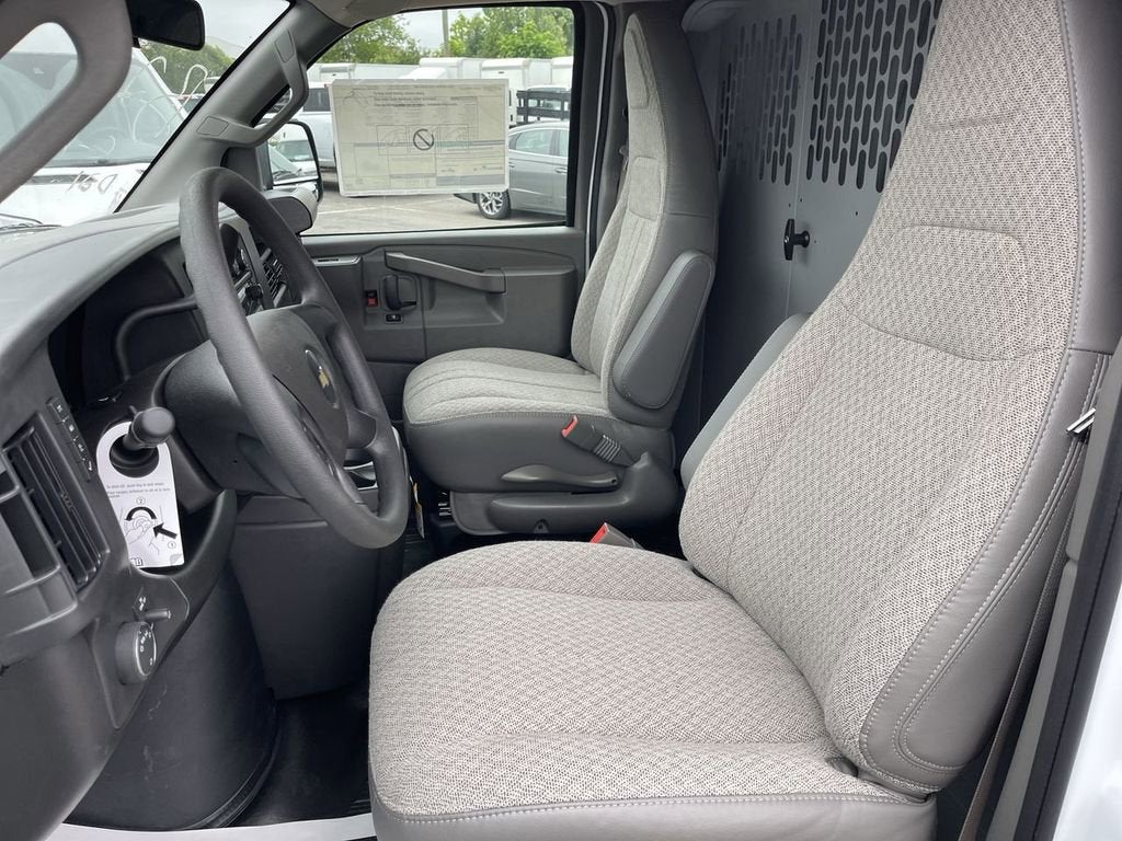 2025 Chevrolet Express Cargo WT