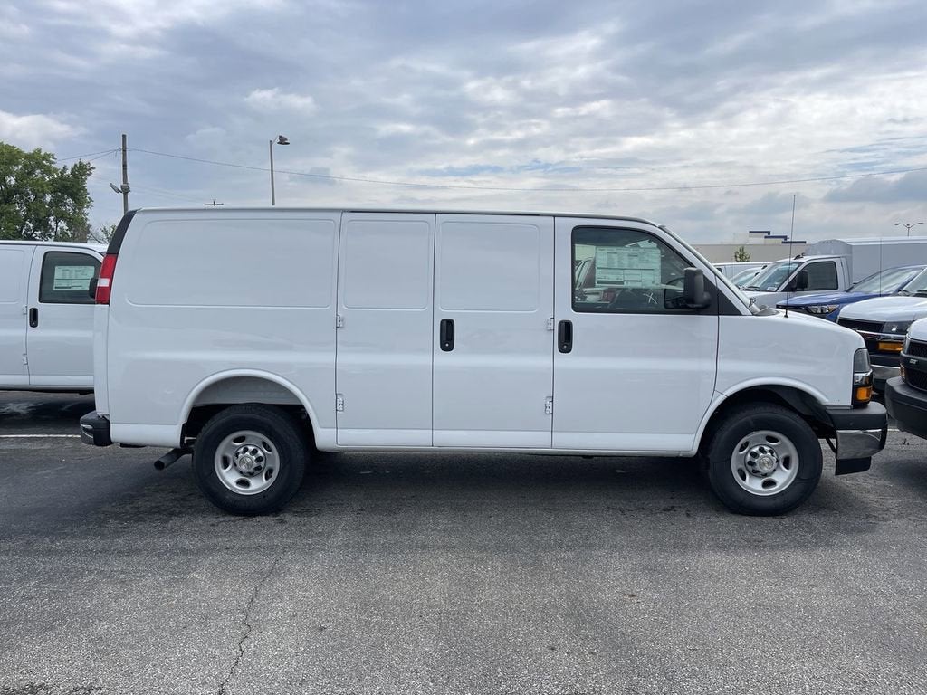 2025 Chevrolet Express Cargo WT