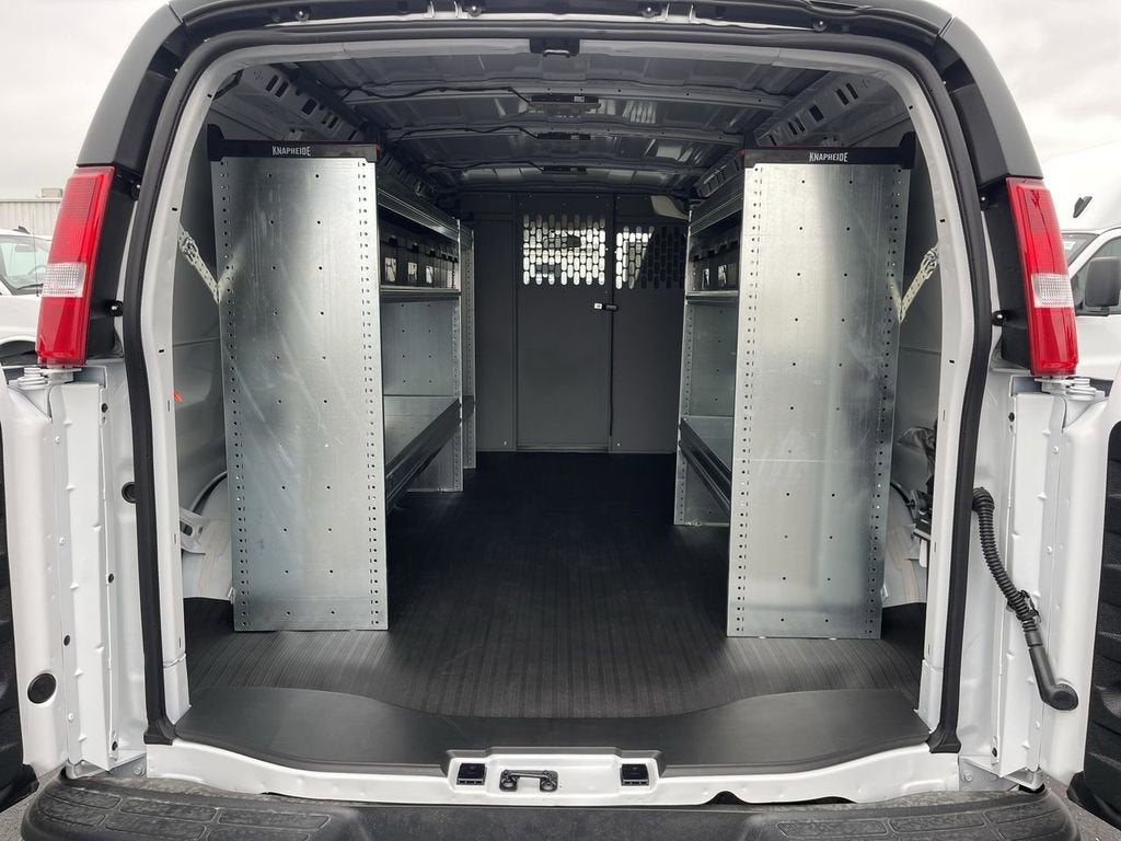 2025 Chevrolet Express Cargo WT