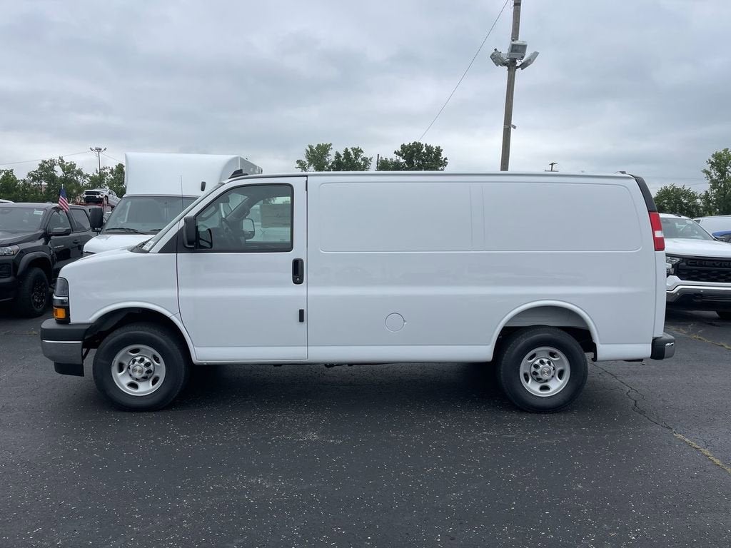 2025 Chevrolet Express Cargo WT