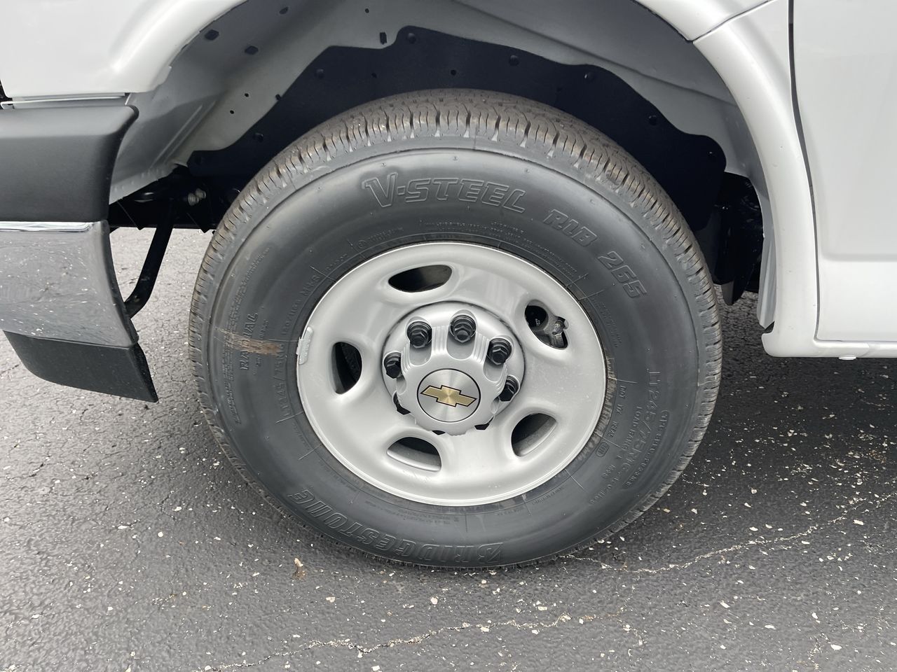 2025 Chevrolet Express Cargo WT