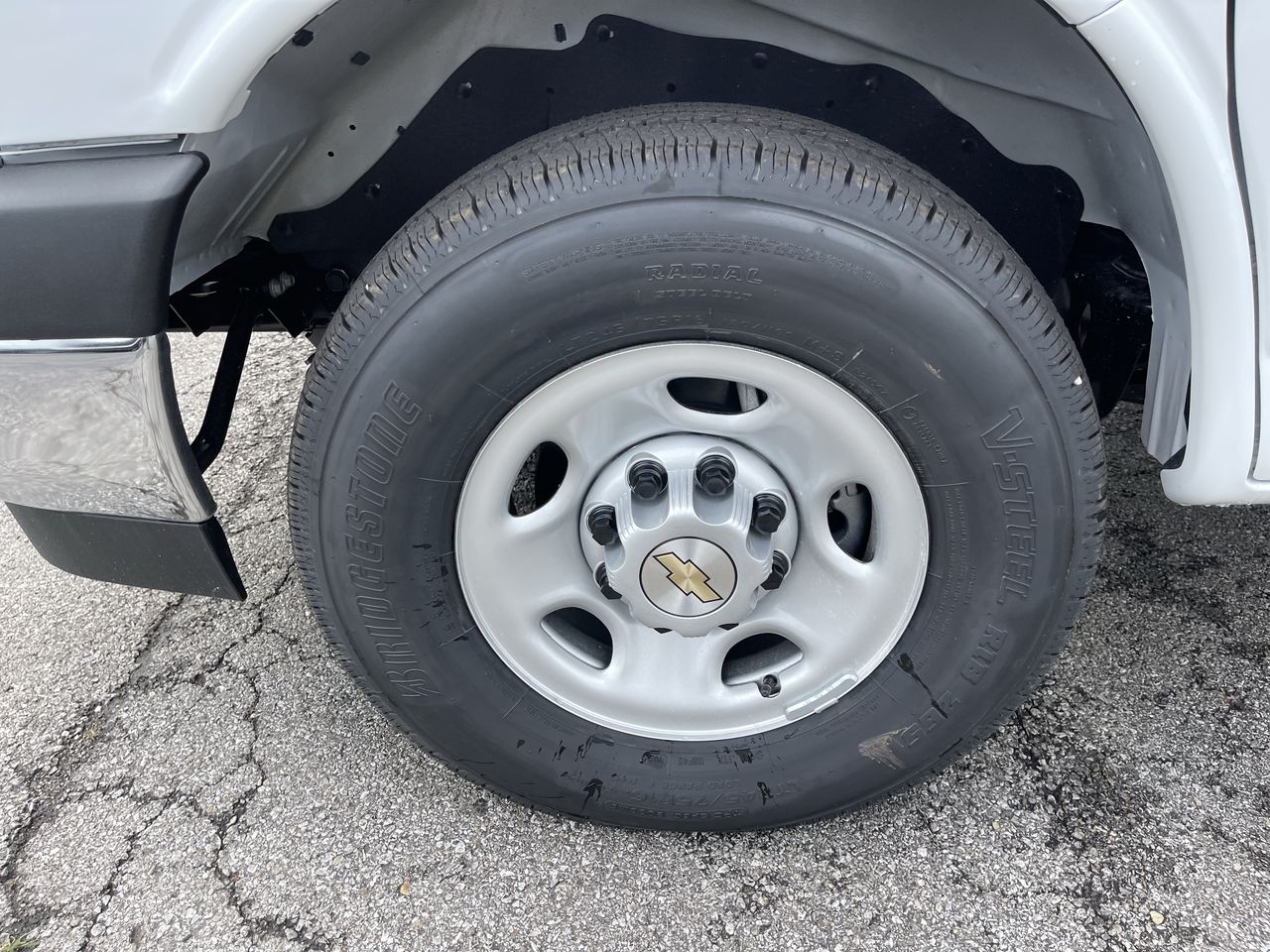 2025 Chevrolet Express Cargo WT