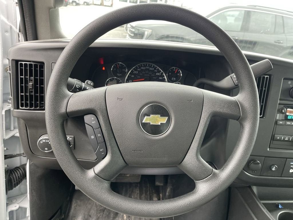 2025 Chevrolet Express Cutaway 3500 1WT