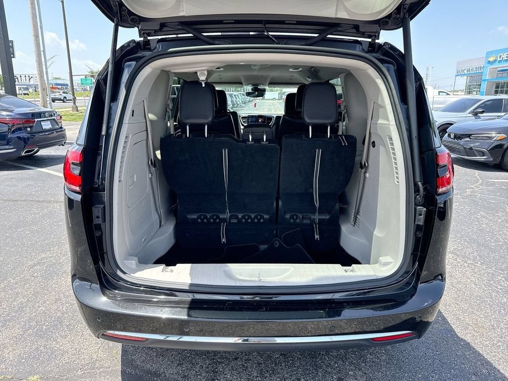 2023 Chrysler Pacifica Hybrid Touring L