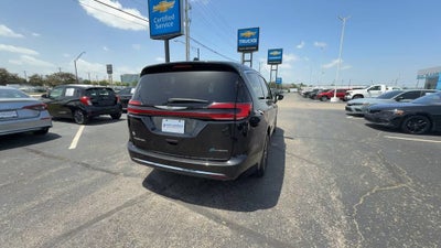 2023 Chrysler Pacifica Hybrid Touring L