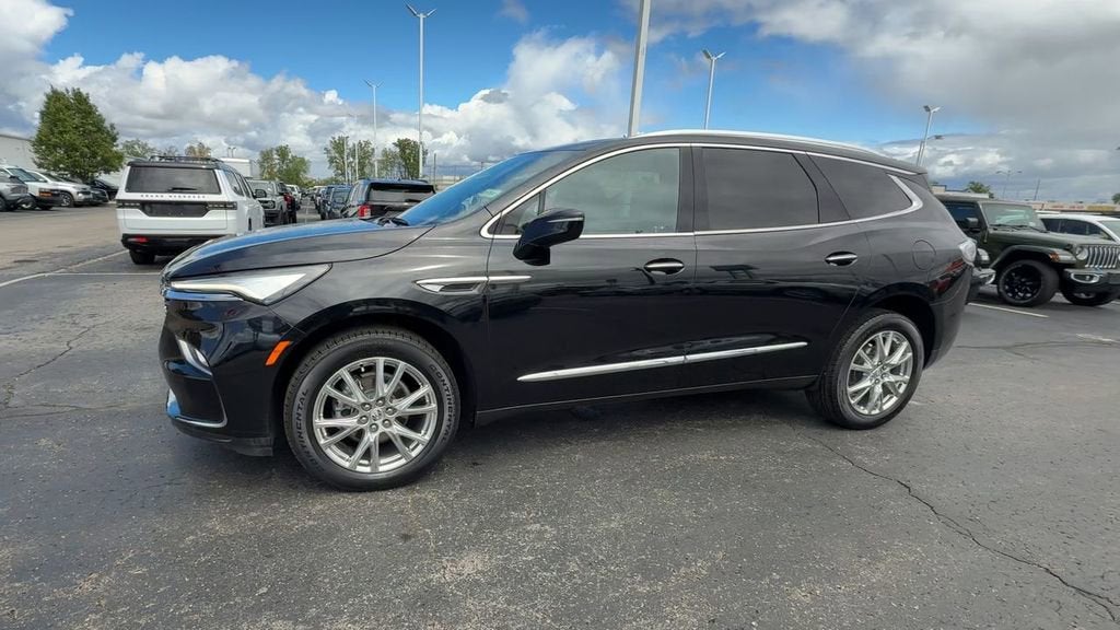 2023 Buick Enclave Essence