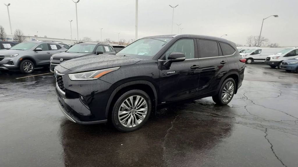 2021 Toyota Highlander Hybrid Platinum