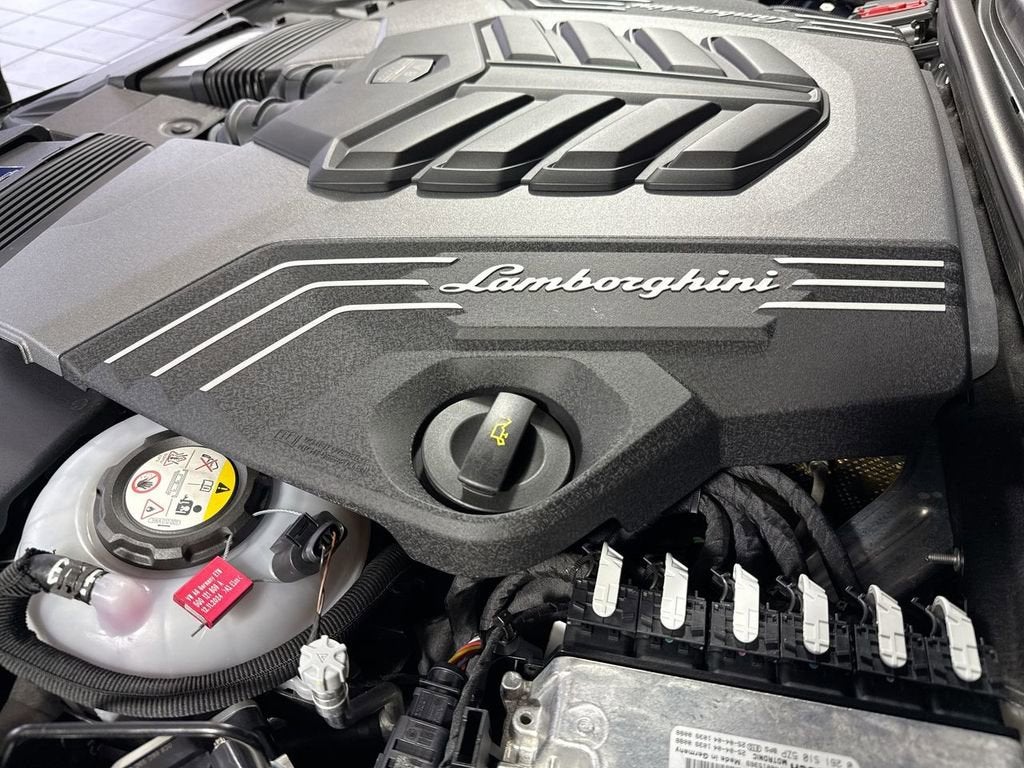 2025 Lamborghini Urus SE