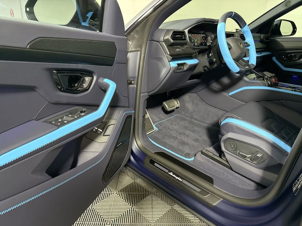 2025 Lamborghini Urus SE