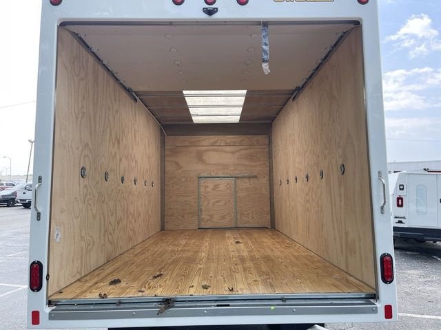 2025 GMC Savana Cutaway 3500 1WT