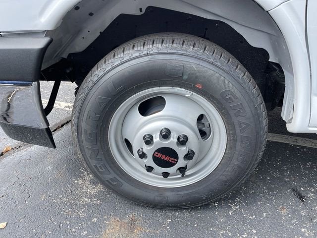 2025 GMC Savana Cutaway 3500 1WT