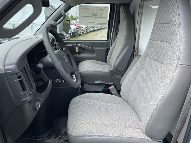 2025 GMC Savana Cutaway 3500 1WT