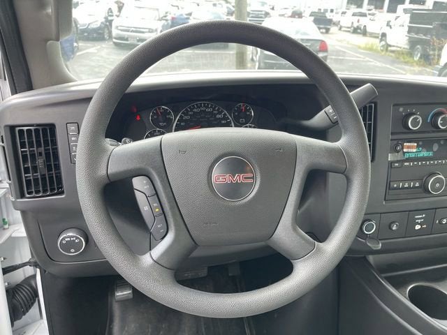 2025 GMC Savana Cutaway 3500 1WT