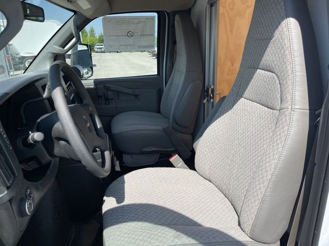 2025 GMC Savana Cutaway 3500 1WT