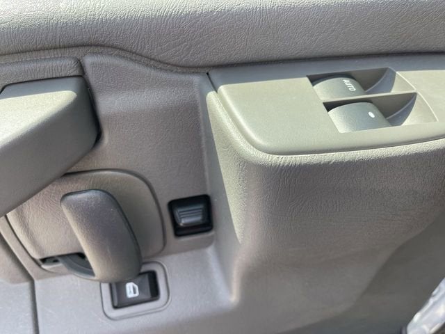 2025 GMC Savana Cutaway 3500 1WT