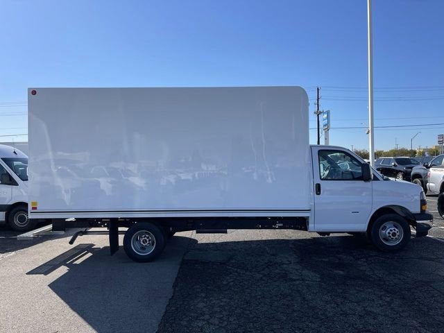 2025 GMC Savana Cutaway 3500 1WT