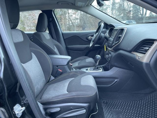 2016 Jeep Cherokee Sport