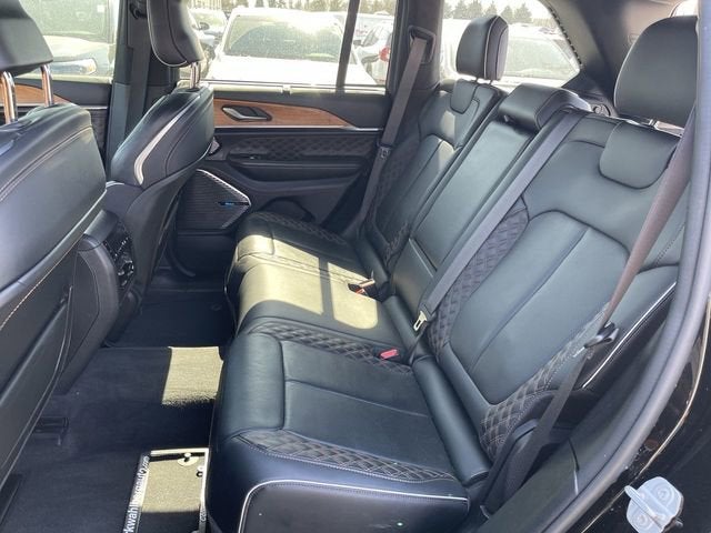 2022 Jeep Grand Cherokee Summit