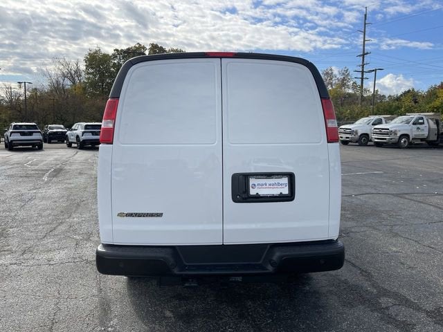 2025 Chevrolet Express Cargo WT